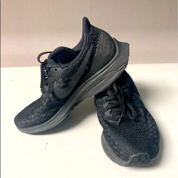 NIKE TRAINERS - Picture 1 of 4